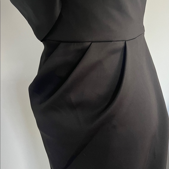 Black Halo Egan One Shoulder Gown - Picture 7 of 14
